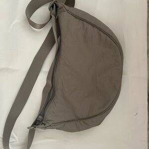 UNIQLO crescent bag - taupe